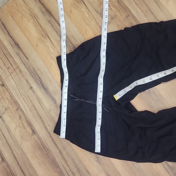 THE NORTH FACE Black Aprodite 2.0 Capris - Picture 11 of 16